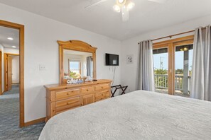 Iron/ironing board, WiFi, bed sheets - Sea Spray: Private Pool | Hot Tub | Rec Room (Waves)