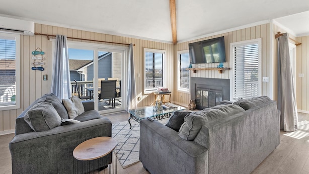 Living area - Sunshine and Whiskey: Pets Allowed | Private Pool | Private Hot Tub (Corolla)