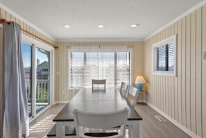 Dining - Sunshine and Whiskey: Pets Allowed | Private Pool | Private Hot Tub (Corolla)
