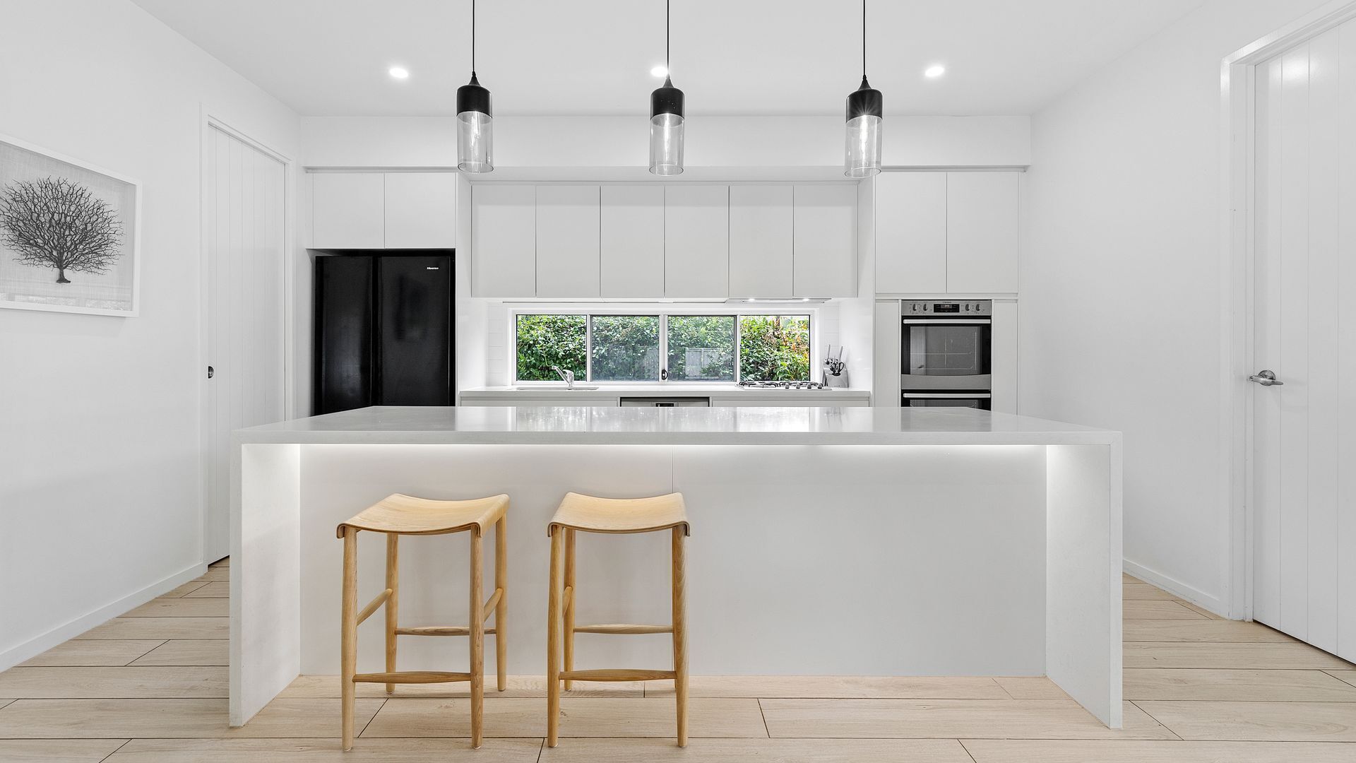 Microwave, oven, dishwasher, coffee/tea maker