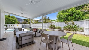 Outdoor dining - Soleil at Salt – Pet Friendly, Pool, 500m to beach (Kingscliff)