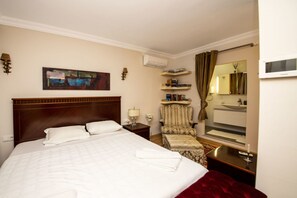 4 bedrooms, desk, iron/ironing board, free WiFi - All Rooms w/ AC- Balcony - Backyard -5 mins Beach (Muğla)