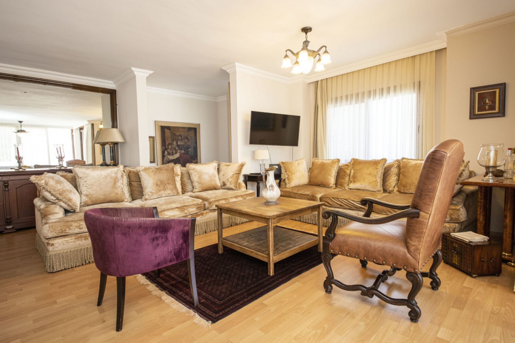 Living area. All Rooms w/ AC- Balcony - Backyard -5 mins Beach