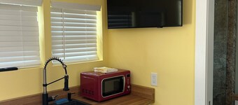 The Hen House- a tranquil 1-bedroom cabin on the Ocala National Forest boundary