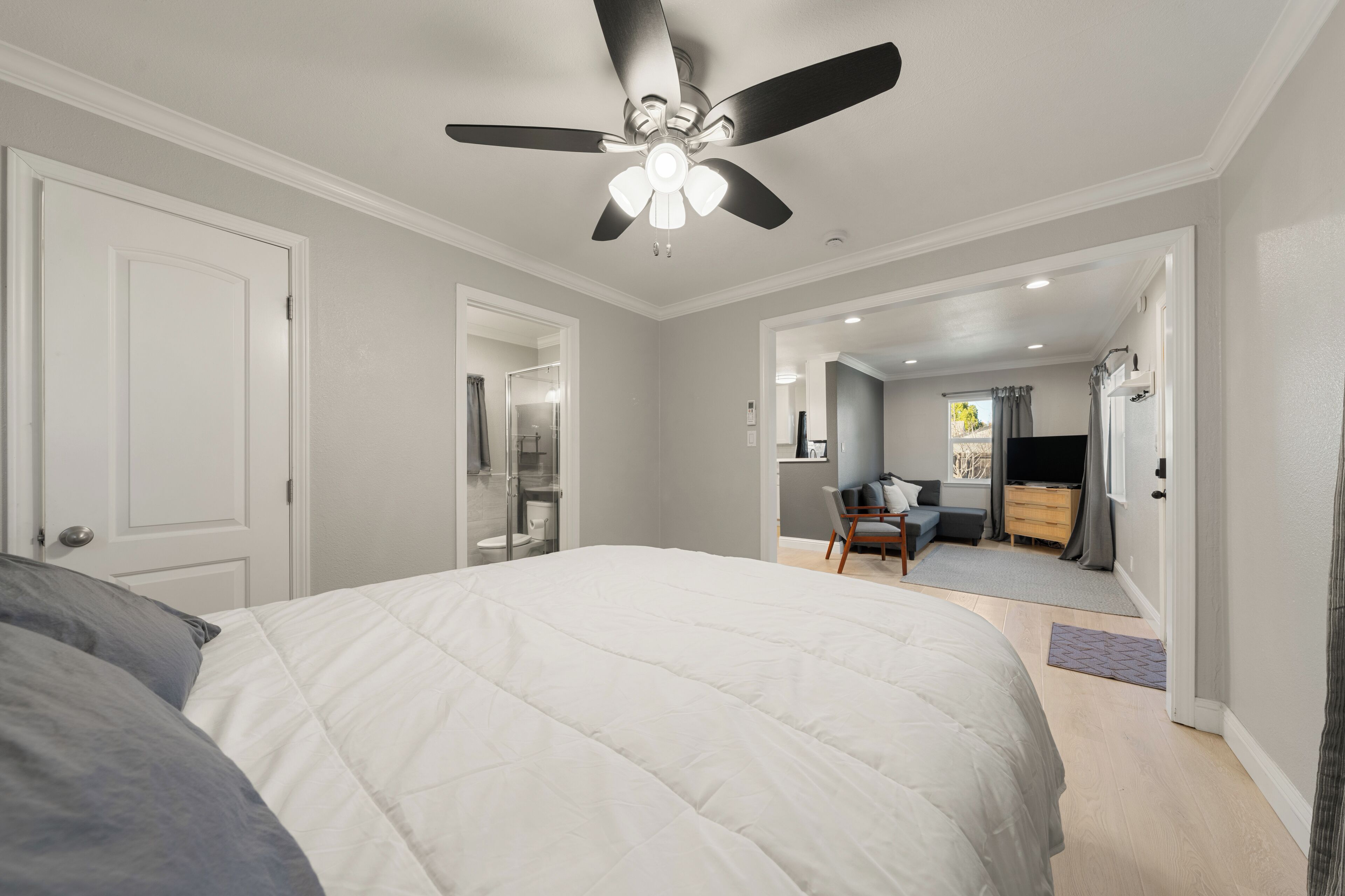 2 bedrooms, iron/ironing board, WiFi, bed sheets