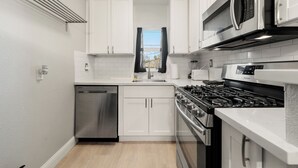 Private kitchen - Stylish Private Studio • Minutes to Downtown & UCD Med Center (Sacramento)