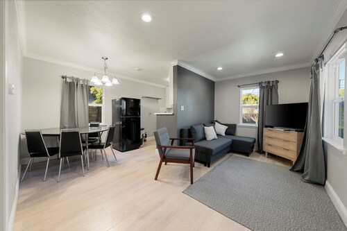 Bright studio apartment near UC Davis Med Center Downtown Sacramento