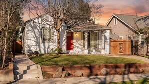 A residential house with a red door, a front porch, and a well-maintained lawn. - Stylish Private Studio • Minutes to Downtown & UCD Med Center (Sacramento)