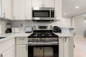 Micro-ondas, fogão, cooktop, lava-louças
