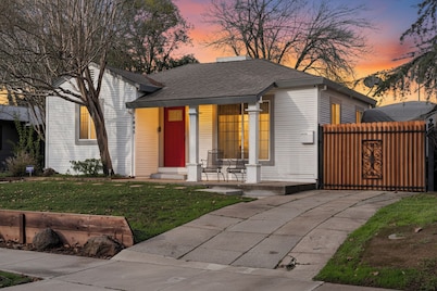 Bright Stylish 2BR • Near Downtown + UC Davis Med
