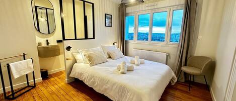 Iron/ironing board, WiFi, bed sheets