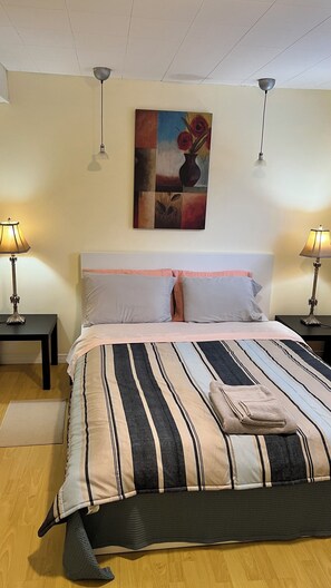 2 soverom, strykejern/-brett, reiseseng for barn og wi-fi (inkludert)