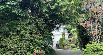 Vancouver FIFA Games- Private Stay. Group of up to Six. BC Place Stadium 9 km!