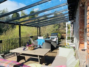 Outdoor dining - Historic Castle Estate 6-bedroom wing perfect for groups and families (Dunleer)