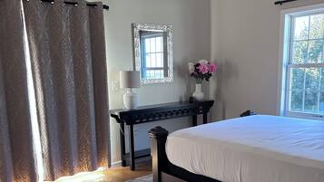 3 chambres, bureau, fer et planche Ă repasser, lit parapluie