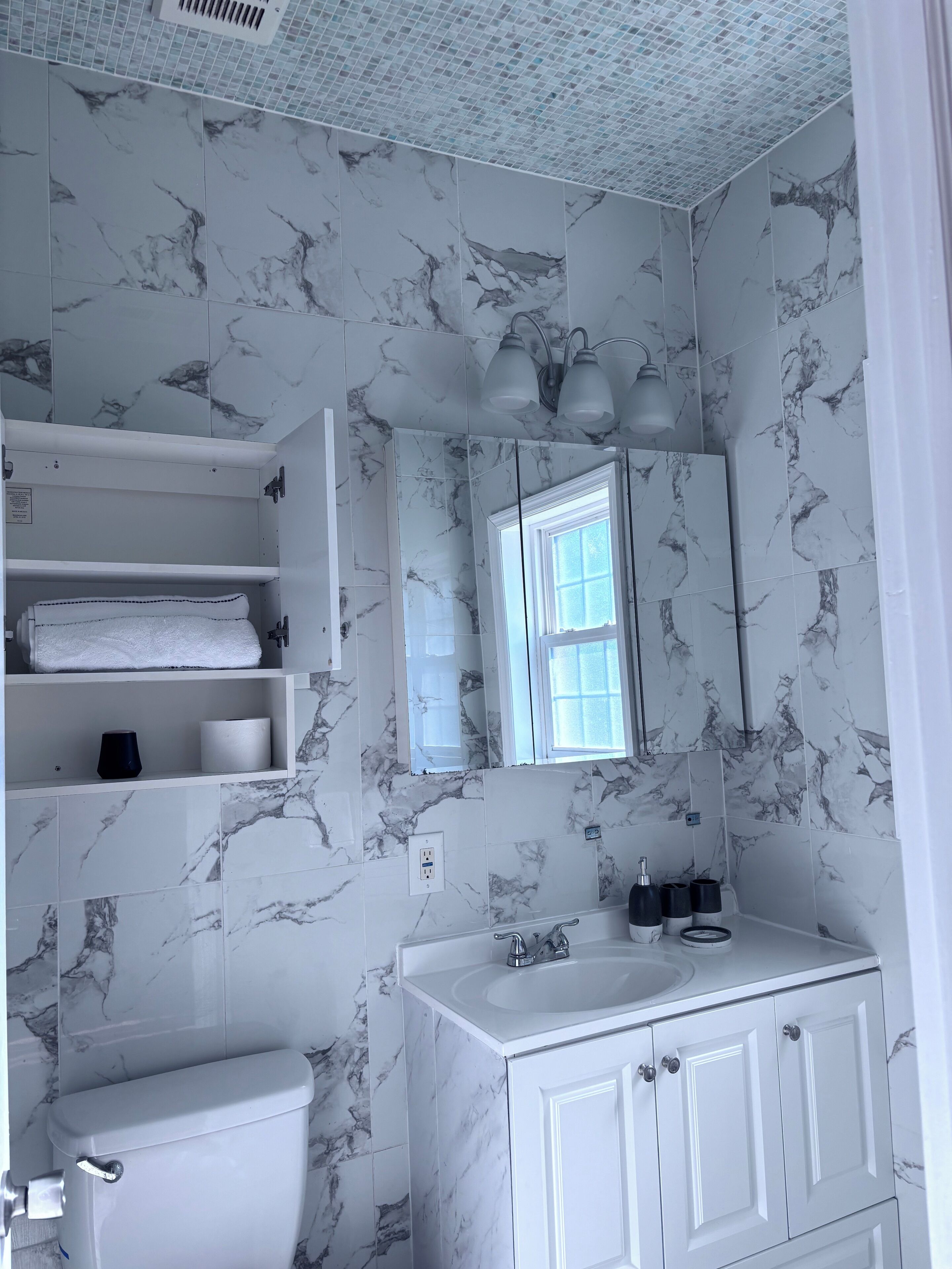 毛巾、肥皂、卫生纸