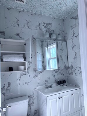 Håndklær, såpe og toalettpapir