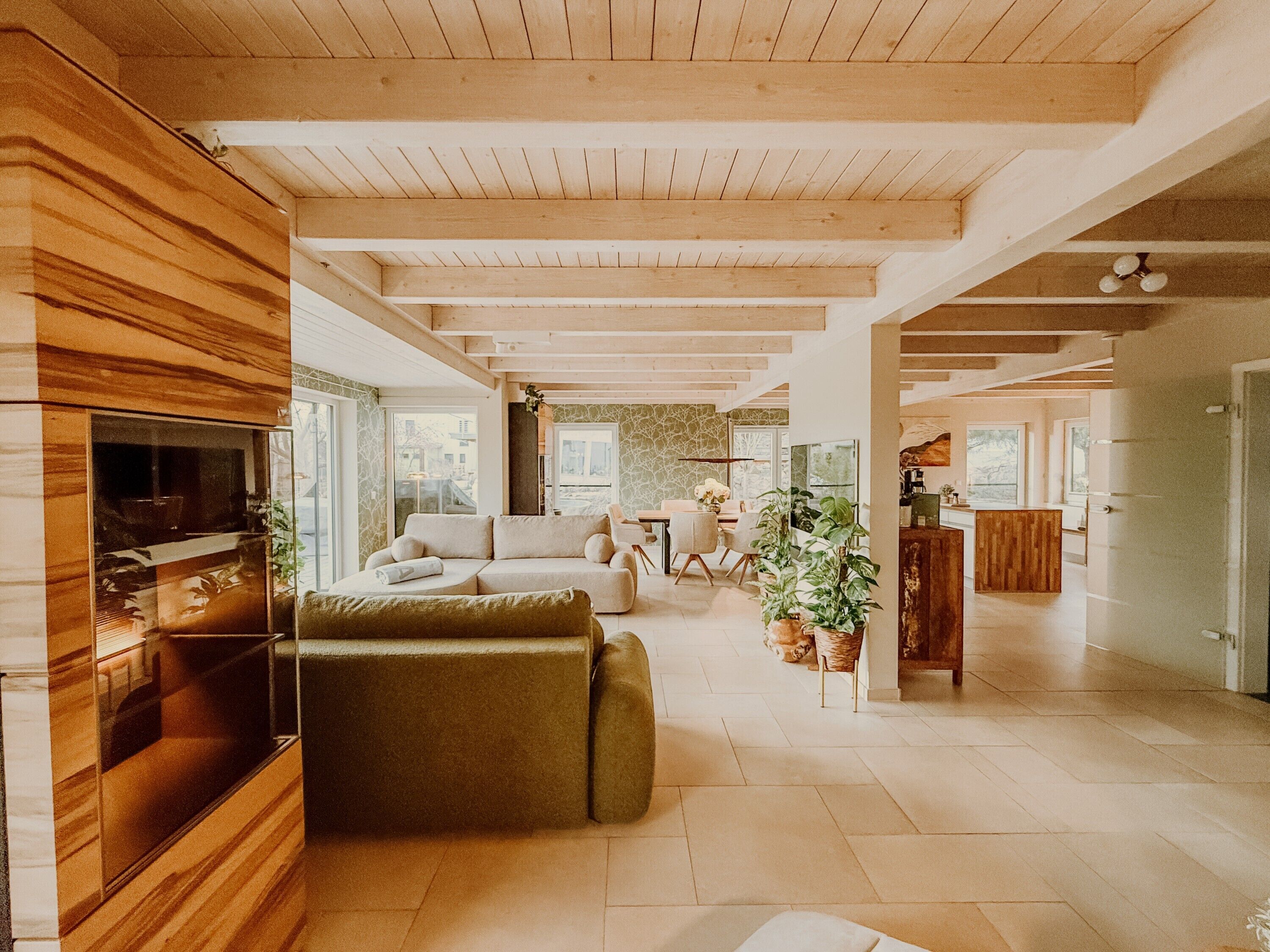 Fernseher, Tischtennisplatte