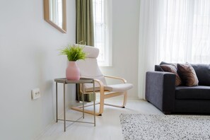 TV - Chic Apartment, Walk to Maçka Park & Nişantaşı (Istanbul)