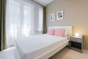 3 bedrooms, iron/ironing board, free WiFi, bed sheets - Chic Apartment, Walk to Maçka Park & Nişantaşı (Istanbul)