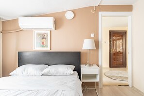 3 bedrooms, iron/ironing board, free WiFi, bed sheets - Charming Flat near Nisantasi & Macka Park (Istanbul)