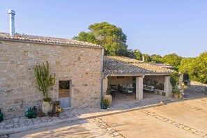 Exterior - Charming Country Villa with panoramic pool (Ragusa)