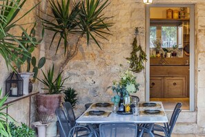 Outdoor dining - Charming Country Villa with panoramic pool (Ragusa)