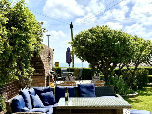 Outdoor dining - Bay View House is one of Yorkshire's premier coastal retreats. Featuring hot tub, fire pit and 4 stu (Bridlington)