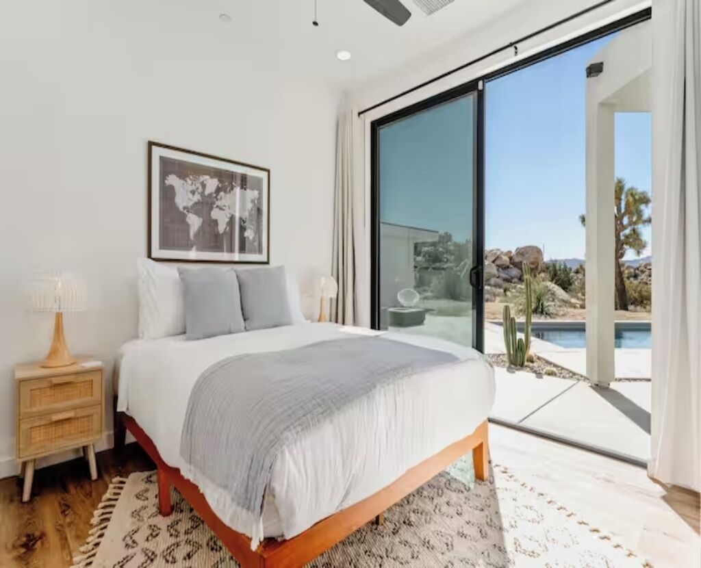 4 bedrooms, iron/ironing board, WiFi, bed sheets