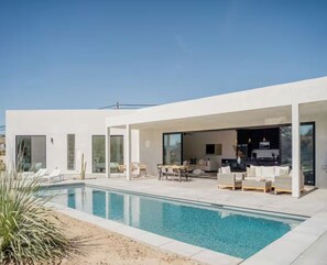 Pool - Mars Landing - Pool / Spa / Boulders / View / BBQ / Stargazing (Yucca Valley)