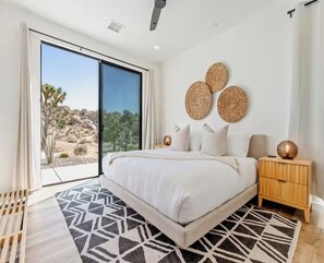 Planxa i posts de planxar, wifi i roba de llit 