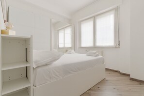 2 chambres, fer et planche à repasser