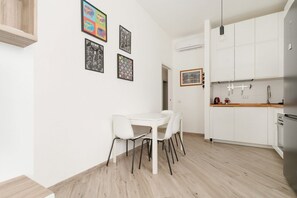 Dining - GuestHost - A comfortable and welcoming 65 square meters apartment, perfect for four people, located on the ground floor of a building.The property is strategically located: thanks to the nearby M4 metro line, guests can easily get around the city and re (Milan)