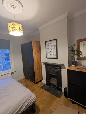 Iron/ironing board, Internet, bed sheets - Great flat in central London - 10min from King's Cross (London)
