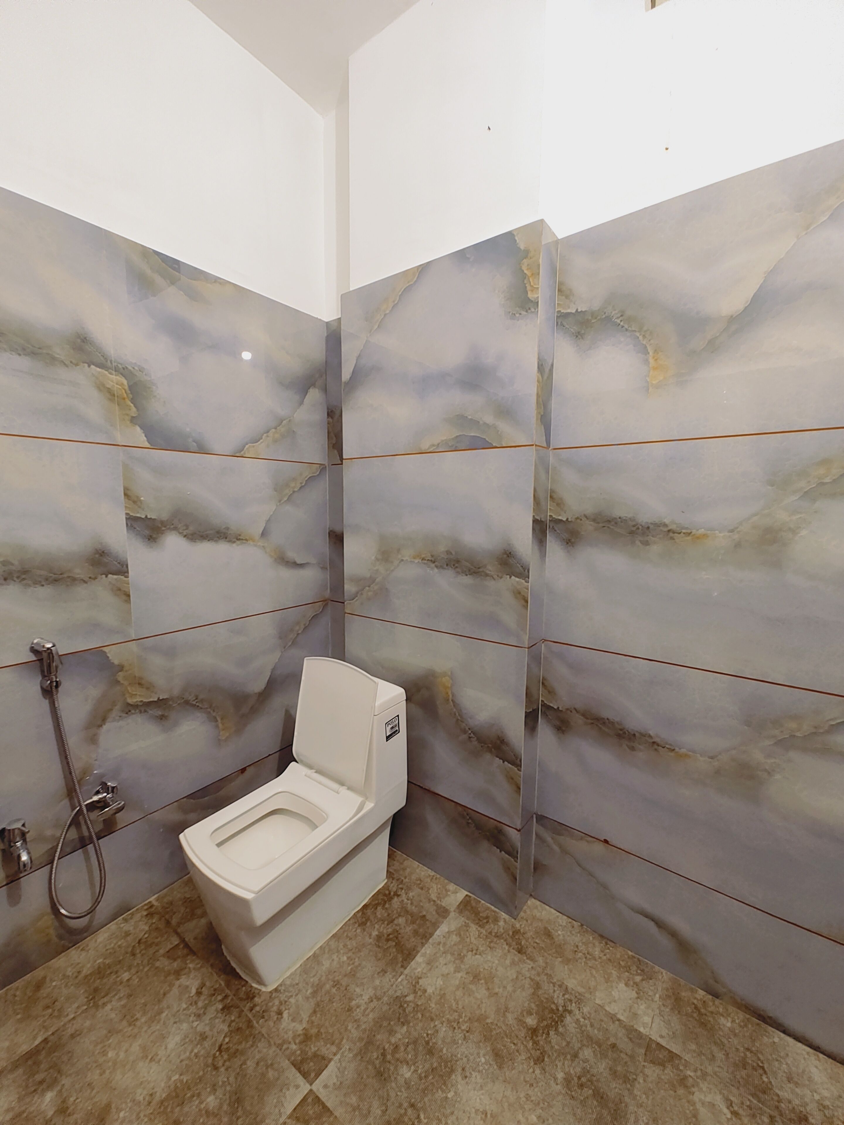 Classic Double or Twin Room | Bathroom | Shower, free toiletries, slippers, towels