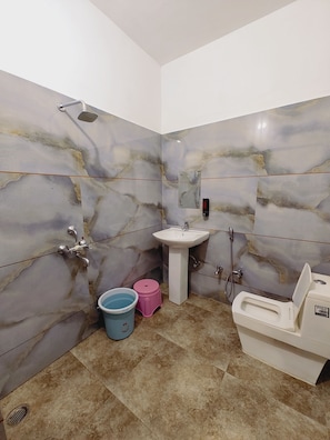 Classic Double or Twin Room | Bathroom | Shower, free toiletries, slippers, towels - Shree Venkatesh Niliyam 300 M Ram Temple (Ayodhya)