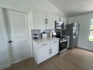 Private kitchen - Cozy 2-bedroom house in nice Port St. Lucie with AC (Port St. Lucie)