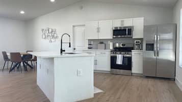 Coffee/tea maker, fridge, microwave, oven