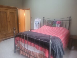 2 dormitorios, tabla de planchar con plancha, wifi y ropa de cama