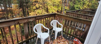 SnowTree Retreat: Large 2-Bedroom Condo 5 Minute Walk from The Mount Snow Base!