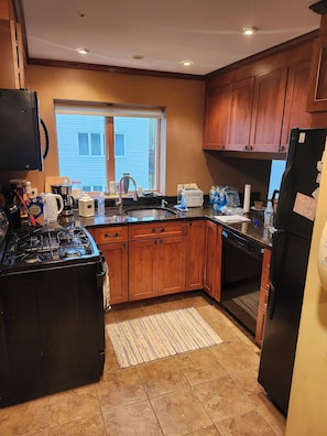 Micro-ondes, four, plaque de cuisson, lave-vaisselle