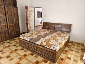 3 bedrooms, iron/ironing board, WiFi, bed sheets - 3-bedroom villa in peaceful pali Sudhagad Raigad withac (Gondale)