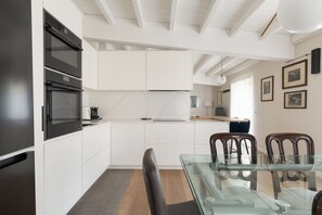 Fridge, microwave, dishwasher, toaster - GuestHost - Cozy 90 sqm apartment accommodating up to 6 guests, located on the second floor of a building with an elevator (NOT suitable for guests with disabilities).The accommodation is located in the Risorgimento area, in a strategic position just a f (Milan)