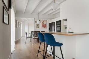 Dining - GuestHost - Cozy 90 sqm apartment accommodating up to 6 guests, located on the second floor of a building with an elevator (NOT suitable for guests with disabilities).The accommodation is located in the Risorgimento area, in a strategic position just a f (Milan)
