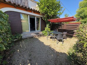 Outdoor dining - Gîte Les Aresquiers (Lavérune)