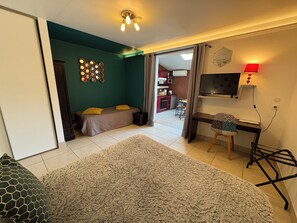 Iron/ironing board, WiFi, bed sheets