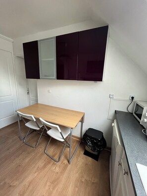 Dining - Guestroom (Savigny-le-Temple)