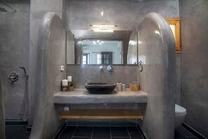 Shower, hair dryer, towels, soap -  Sea & You Luxury Beach House – Your Private Cycladic Escape (Kamari)