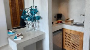 A modern kitchen with white countertops, a coffee machine, and a sink. - Sea & Sun Luxury Beach House – Elegant Cycladic Studio by Agia Paraskevi Beach (Kamari)