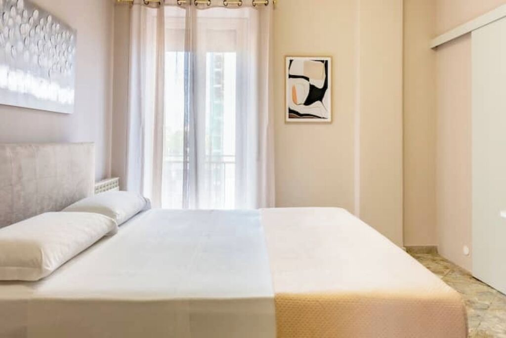 4 camere, una scrivania, ferro/asse da stiro, Wi-Fi gratuito